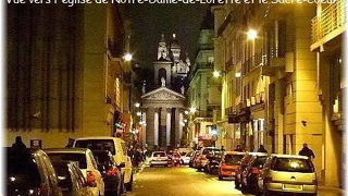 街角から姿をあらわすサクレ・クール寺院　Vue vers l'eglise de Notre-Dame-de-Loretteet le Sacre-Coeur