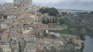 トレドをみるなら、先ず川向こうから