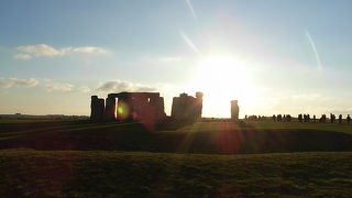 真冬の大地とストーンヘンジ