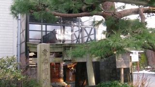 縁結び？縁切り？どちらも叶う神様。