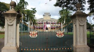 ○ アメリカ唯一の王宮　Iolani Palace 「イオラニ宮殿」
