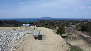 広々と　眺めよがばい　名護屋城跡