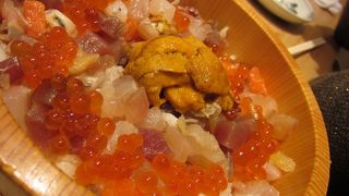 海鮮ひつまぶしとカレーうどんが美味しいです。