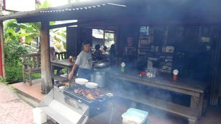 スペアリブ（イガ・バカール）食べるならここヌリス・ワルンへ