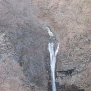 那須の幻の滝「駒止めの滝」は御料地内が一般開放され、「那須平成の森」の中のスポット