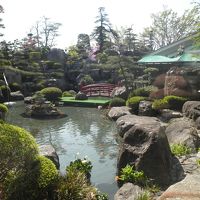 ロビーから見た日本庭園