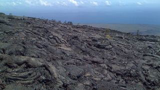 無数の噴火口を見渡しながらスリル満点のドライブ！