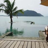 インフィニティープール。でも12歳以下は利用NGです