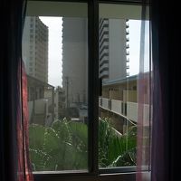 ４階のビーチ方向の部屋ですが眺望は期待できません