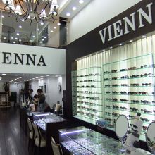 お店の中は綺麗