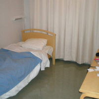 窓からの景色を楽しみにしてましたが、見えたのはゴミ置き場(-