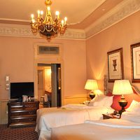 扉の奥が浴室。洗面台・浴室とトイレが別室で使いやすい