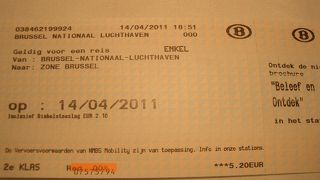 空港から市内への鉄道は 5.20 ユーロです。