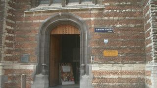 肉屋のギルドハウスは楽器展示場