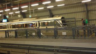 空港から市内へは大変便利