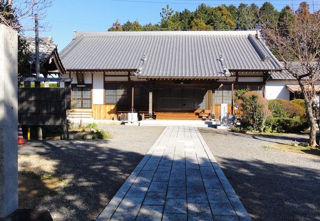 三河安国寺本堂。屋根は数年前に修理しましたが、築三百年。