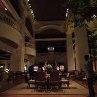 夜になるとまた雰囲気が変わります。