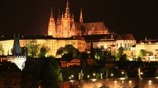 夜のﾌﾟﾗﾊ城