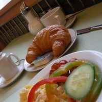 朝食ルームスタッフのエチケットも良い感じ