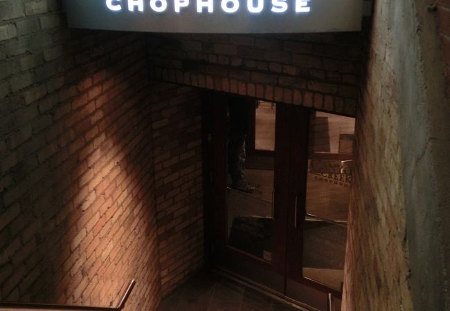 トロントの落ち着いたステーキ＆グリルレストラン「CANYON　CREEK」