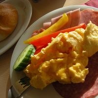 ソーセージもあり、豊富な朝食