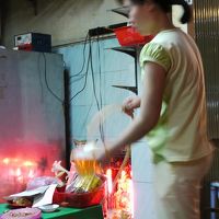 ホテル近くのビアホイ　ホースでビア注入