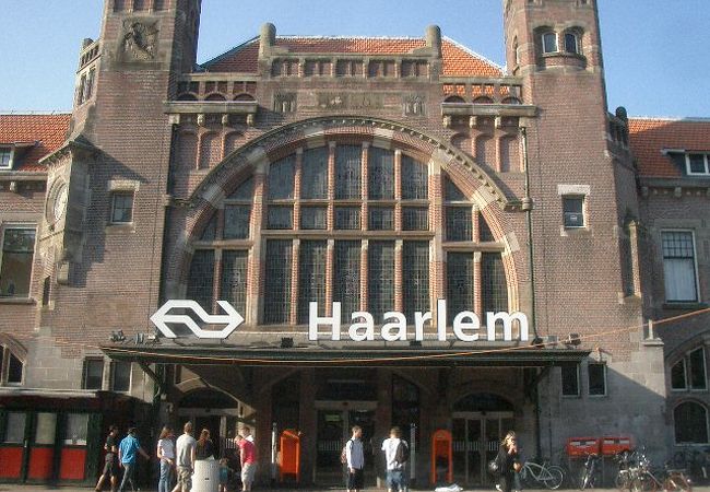ハーレム駅はクラシックなつくり。雰囲気が良い。