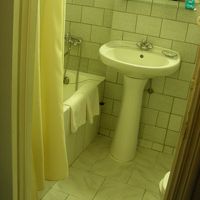 鏡の前の大に頭がぶつかり横を向かないと顔を洗えないタイプ…