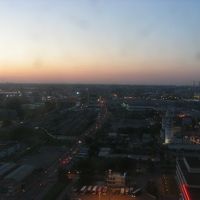 ベルニサージュの市場がすぐそばにある