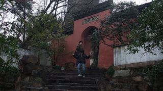 傾いた塔「雲岩寺塔」