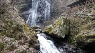 落差96ｍの見事な滝です！