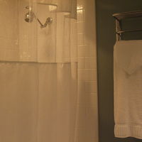 シャワーカーテン上部が透明。バスタブ内で圧迫感が無いです！