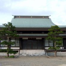 法道山正隆寺は昭和46年建立の日蓮正宗の寺院です。