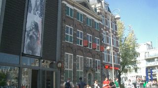 窓がおもしろいレンブラントの家。