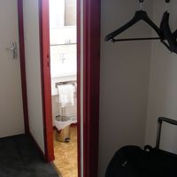 日曜大工的な赤のペンキの内装が、友達宅の様な心地よさだった