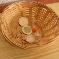 小物入れにしたカゴ。キャンディを頂けた