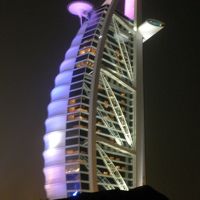 部屋からも"Burj Al Arab"のライトアップが見えま
