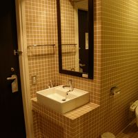 ドアを開けるとすぐ洗面台、トイレ。。大胆