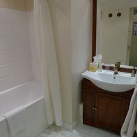 アメニティーは少なめ、清潔感はある