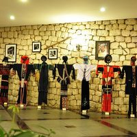 ロビーの少数民族衣装