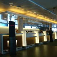 フロント。明るくて広々しています。