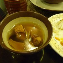 蘑素鮮湯キノコと野菜のスープ（台湾特有の猴頭を使用）