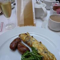 5つ星の中庭プールの方のtasteは美味しいです