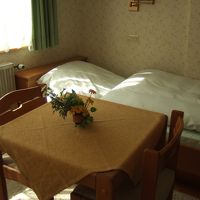 質素だが清潔で静かな部屋