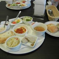 隣のイタリアンレストランにての朝食です。