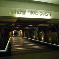 ホテルのエントランス