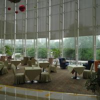 ホテル内にある広いラウンジ