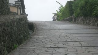 志保屋の坂。酢屋の坂の対面です。