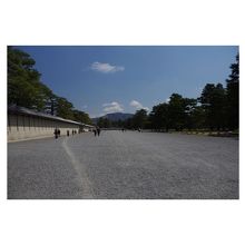 広大な御所の中