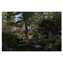 いくつかある庭の一部